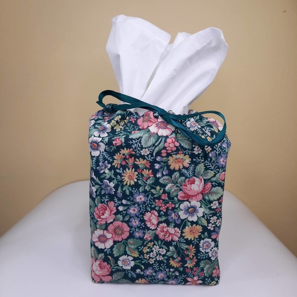 Handmade Green Tissue Box Cover - Picture 1 of 4